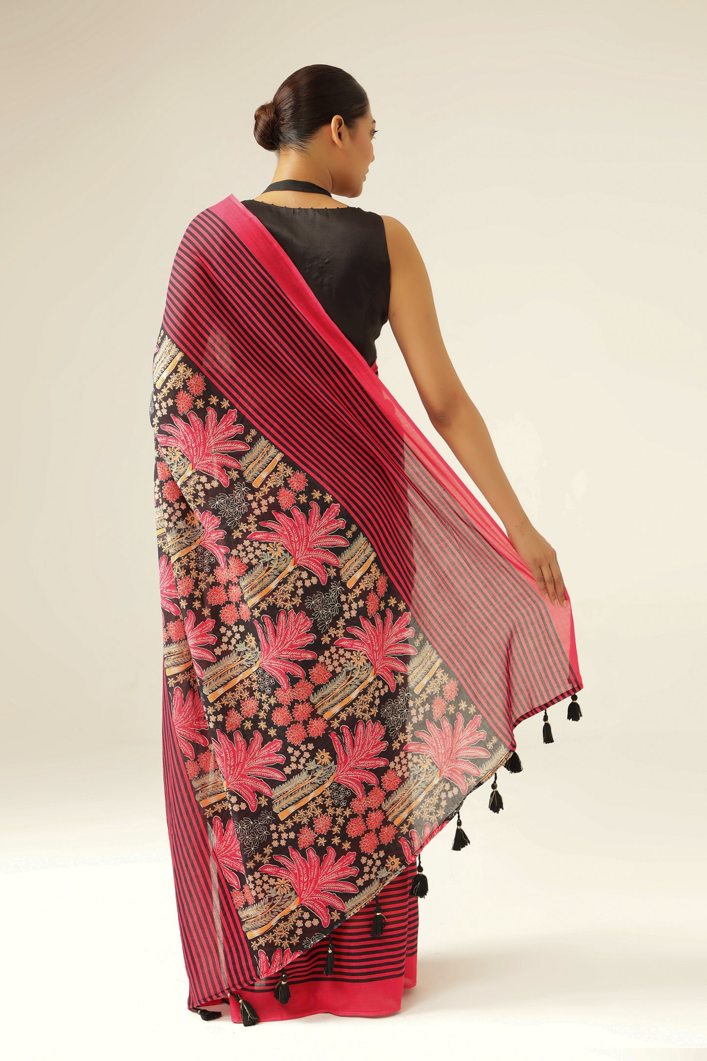 WINE TROPICAL MOTIF SAREE